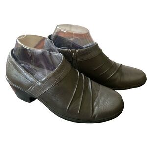 Gray/Easy street/comfort ware shoes/size 7